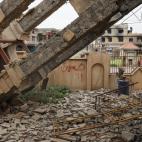 Uno de los campanarios, destrozado.