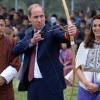 En unos juegos de dardos y tiro con arco en Timphu, Bután