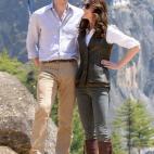 Visitando el Nido del Tigre en una montaña en Bután.