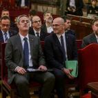 Forn, Romeva y Junqueras, en la primera fila.