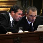 El secretario general de Vox, Javier Ortega Smith (derecha), y el vicesecretario jurídico de Vox, Pedro Fernández (izquierda), que ejercen la acusación popular.