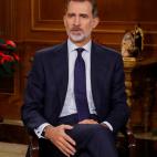 Se ha rodeado de las banderas de España y de la UE.