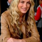 5c8aca17230000dd0423b627