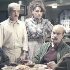 Antonio Resines llega al barrio para trabajar en la sucursal bancaria de San Genaro. Su personaje, el primer homosexual con peso en la serie, se hace muy amigo de Miguel.