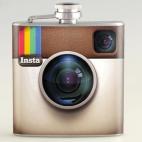 Si tus amigos llenan tu timeline de Instagram con sus cócteles hechos a mano, ¿por qué no combinar sus dos pasiones? Puedes encontrar petacas por unos 17 dólares (14 euros) en Etsy.