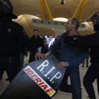 5c8addc3230000d50423d89a