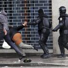 La Policía tunecina ha intervenido contra un grupo de los asistentes al entierro