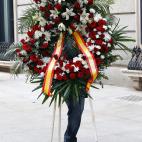 Multitud de coronas f&uacute;nebres en recuerdo de P&eacute;rez Rubalcaba.