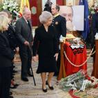 Los reyes eméritos en la capilla ardiente de Rubalcaba.