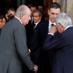 El rey emérito Juan Carlos I, Pedro Sánchez y Felipe González, en la capilla ardiente de Rubalcaba.