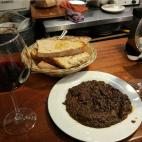 &quot;Le&oacute;n est&aacute; lleno de bares con buenas tapas, aparte de los mencionados yo recomiendo La bicha, famosa por su morcilla, El flechazo con sus patatas, igual que Casa Blas, Pajarito y El Tr&eacute;bol en el Barrio Rom&aacute;ntico,...