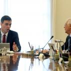 El presidente del Gobierno, Pedor S&aacute;nchez, y el ministro de Exteriores, Josep Borrell.