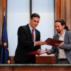 Pedro Sánchez y Pablo Iglesias firman su acuerdo