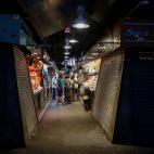El c&eacute;ntrico Mercado de la Boquer&iacute;a de Barcelona ha amanecido este viernes con varios puestos cerrados por la huelga general independentista. Y con pocos clientes.