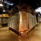 Los turistas que se acerquen este viernes al Mercado de la Boquer&iacute;a en Barcelona, se encontrar&aacute;n con varios puestos cerrados en la jornada de huelga de general independentista que vive toda Catalu&ntilde;a