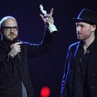 5c8ade362400000a05a3d48c