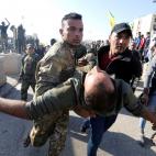 Manifestantes rodean la embajada de EEUU en Bagdag