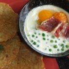 Se sirven regados con una salsa de yogur y nata. La receta la puedes encontrar en Cookpad.