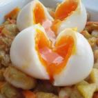 La guarnición la componen gambas, cebolla, puerro, zanahoria y manzana. Mira la receta en Cookpad.