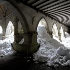 5c8ad82c360000c81a6c2c5d