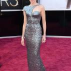 Vestido Armani Privé, zapatos Jimmy Choo, bolso Roger Vivier y joyas Neil Lane.