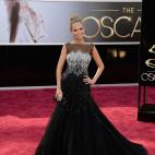 Vestido Tony Ward y joyas Simon.