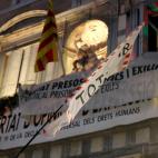 Pancarta en apoyo a los presos en el Balcón del Palau