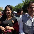La candidata la alcaldía de Madrid Begoña Villacís (i), y el candidato a la presidencia de la Comunidad de Madrid Ángel Aguado, durante el recorrido que han hecho por la Pradera.