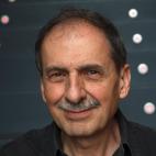 El dramaturgo catal&aacute;n Josep Maria Benet i Jornet, guionista de series televisivas como Amar en tiempos revueltos, falleci&oacute; el 6 de abril a los 79 a&ntilde;os por COVID-19 en la residencia Llar Sant Josep de Lleida.