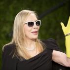 Faye Dunaway, con los guantes de fregar