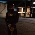 La serie se basa en la historia del famoso superh&eacute;roe de DC Comics, Flash. Concretamente Barry Allen, el segundo individuo en adoptar esta identidad. Barry es literalmente el hombre con vida m&aacute;s r&aacute;pido del mundo ...