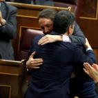 El abrazo, segunda parte.