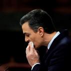 S&aacute;nchez se seca la boca: ha estado hablando casi dos horas.