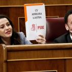 A Arrimadas, como en su d&iacute;a a Albert Rivera, le gusta sacar 'cositas'.