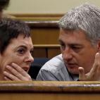 La portavoz de EH Bildu, Mertxe Aizpurua, y el diputado Oscar Matute.