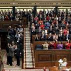 El candidato socialista Pedro S&aacute;nchez (i) interviene este martes en el Congreso.