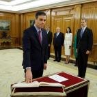 S&aacute;nchez tambi&eacute;n ha reconocido, en el mismo tono distendido, que los pol&iacute;ticos le han dado al rey "muchas preocupaciones".