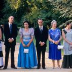 La infanta Pilar, junto a su marido Luis G&oacute;mez Acebo, la princea Margarita, su marido Carlos Zurita, Beatriz de Orleans, Ana de Orleans y su marido Carlos de Borb&oacute;n Dos Sicilias en el Palacio Real de Madrid. Junio de 1978.