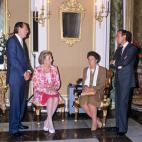 Las infantas Pilar y Margarita junto a sus maridos Luis Gómez-Acebo y Carlos Zurita. Enero de 1988.