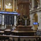 La fortuna de Amancio Ortega es superior a la de 33 de los 35 valores del Ibex 35. Sólo Inditex, su propia compañía, y el Banco Santander superan en valor bursátil a la riqueza del hombre con más dinero de España.