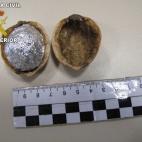 En junio de 2011, la Guardia Civil detuvo a una mujer con cuatro kilos de cocaína ocultos en nueces.