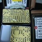 En 2010, la Guardia Civil detuvo a un ciudadano dominicano que ocultaba 640 gramos de cocaína en fichas de dominó.