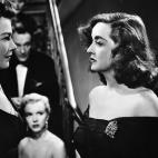 Director: Joseph L. Mankiewicz Protagonistas: Bette Davis y Anne Baxter. Es la pel&iacute;cula m&aacute;s nominada de los Oscar junto con Titanic y La La Land, y la &uacute;nica con cuatro actrices nominadas en las categor&iacute;as...