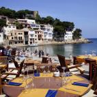 Durante todo el año, el litoral que recorre Cataluña ofrece oportunidades de hacer una escapada, ya sea con niños o romántica a precios razonables para disfrutar de las playas y pueblos costeros. En verano, incluso en temporada alta, es posi...