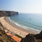 Es un destino con una gran oferta de turismo costero y pueblecitos con encanto que harán las delicias de los fotógrafos. La zona del Algarve, con facilidad relativa de acceso desde España, ofrece magníficos paisajes a precios muy razonables....