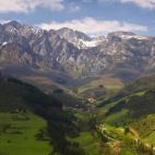 Esta comunidad ofrece una rica y variada topografía llena de paisajes y contrastes. Disfrutar de ese entorno rural que combina alta montaña, costa y valles en un hotelito rural a un precio económico es el sueño de cualquier amante del descan...