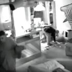 La &uacute;nica prueba que hab&iacute;a en contra de Ibar era una grabaci&oacute;n tomada con una c&aacute;mara instalada en la casa, aunque un experto concluy&oacute; que no se pod&iacute;a confirmar que fuese &eacute;l. En enero de 1999 se ini...