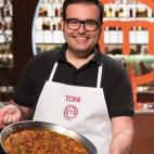 33 a&ntilde;os. Valencia. Community Manager. A&uacute;n no se cree que forme parte del programa y se muestra sorprendido por todo lo que le rodea.