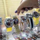 Los fanáticos de Chávez no paran de comprar mercancías con imágenes alegóricas.