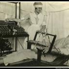 Los homosexuales eran tratados como enfermos mentales y, como tales, se internaban en manicomios, se les practicaban lobotomías y se les realizaban inverosímiles tratamientos médicos para tratar de cambiar su orientación sexual.